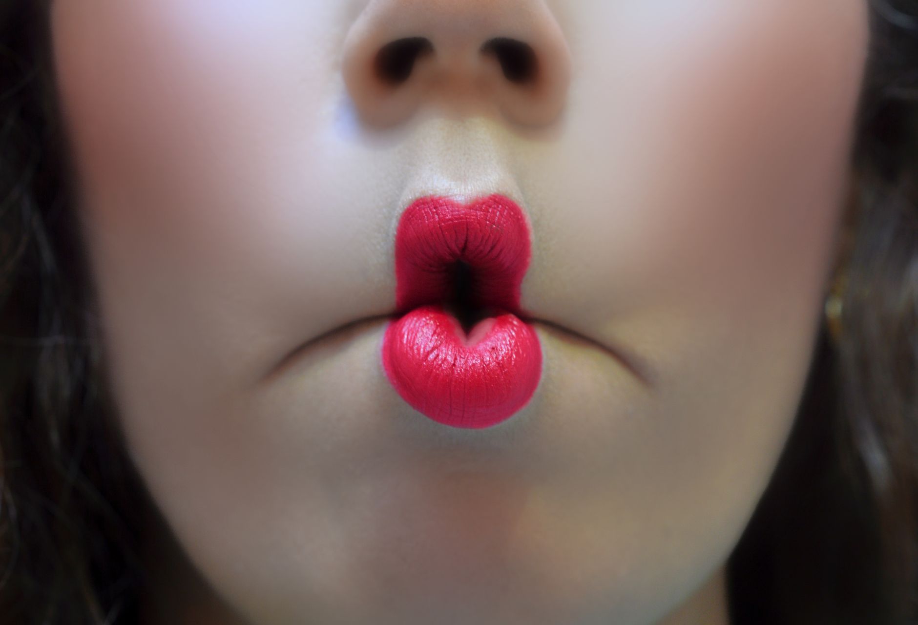 A Guide to Choosing the Right Lipstick Shade