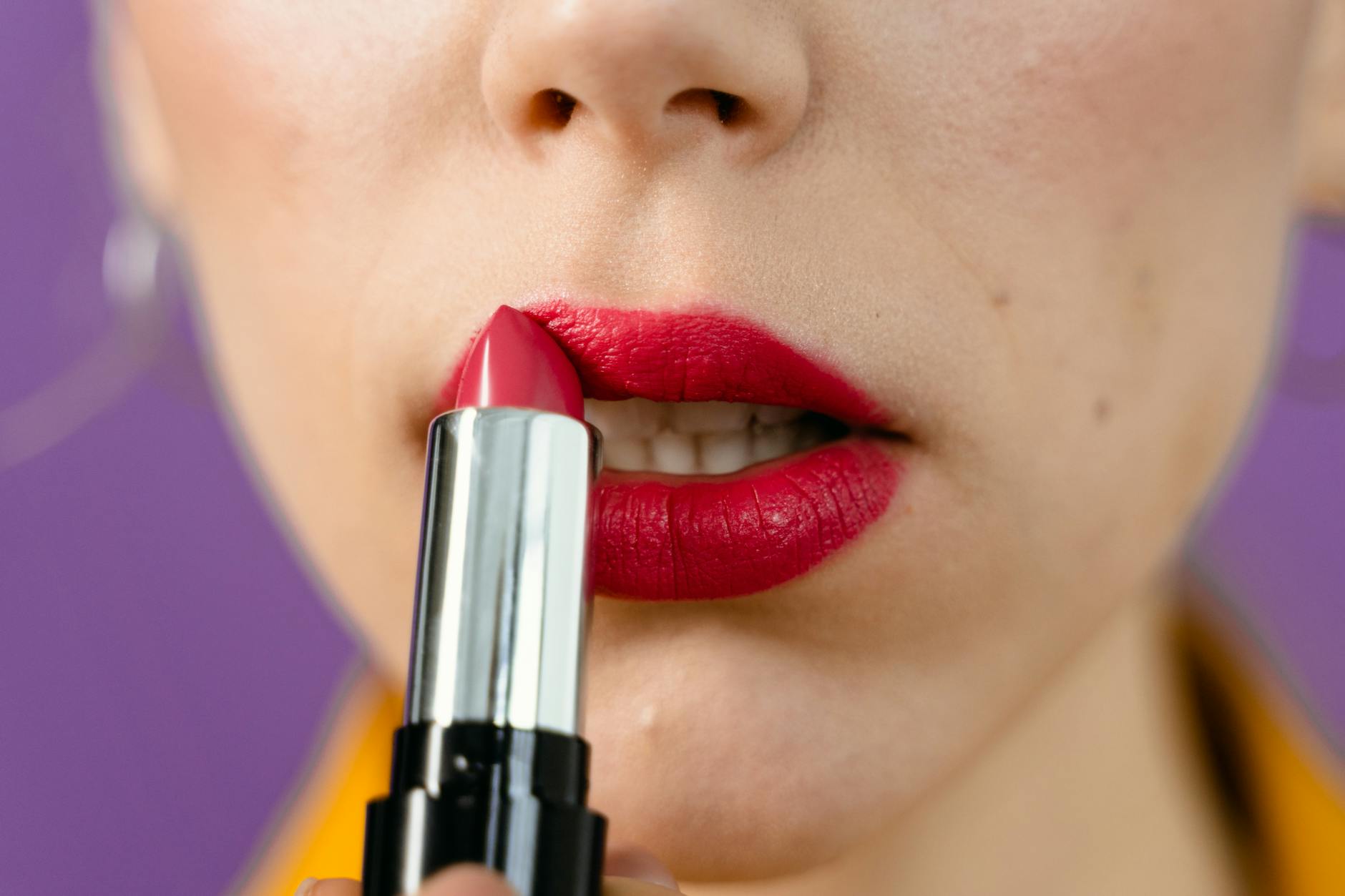 A Guide to Choosing the Right Lipstick Shade