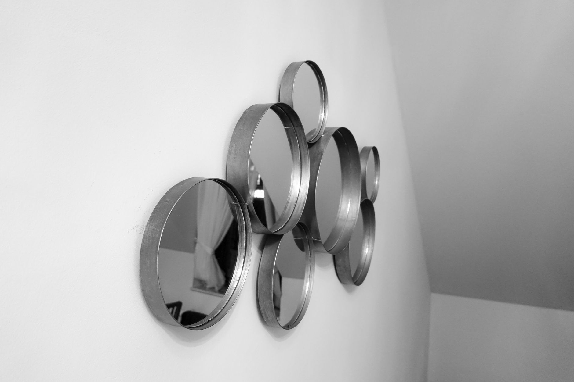 Decorating With Mirrors to Brighten a Room