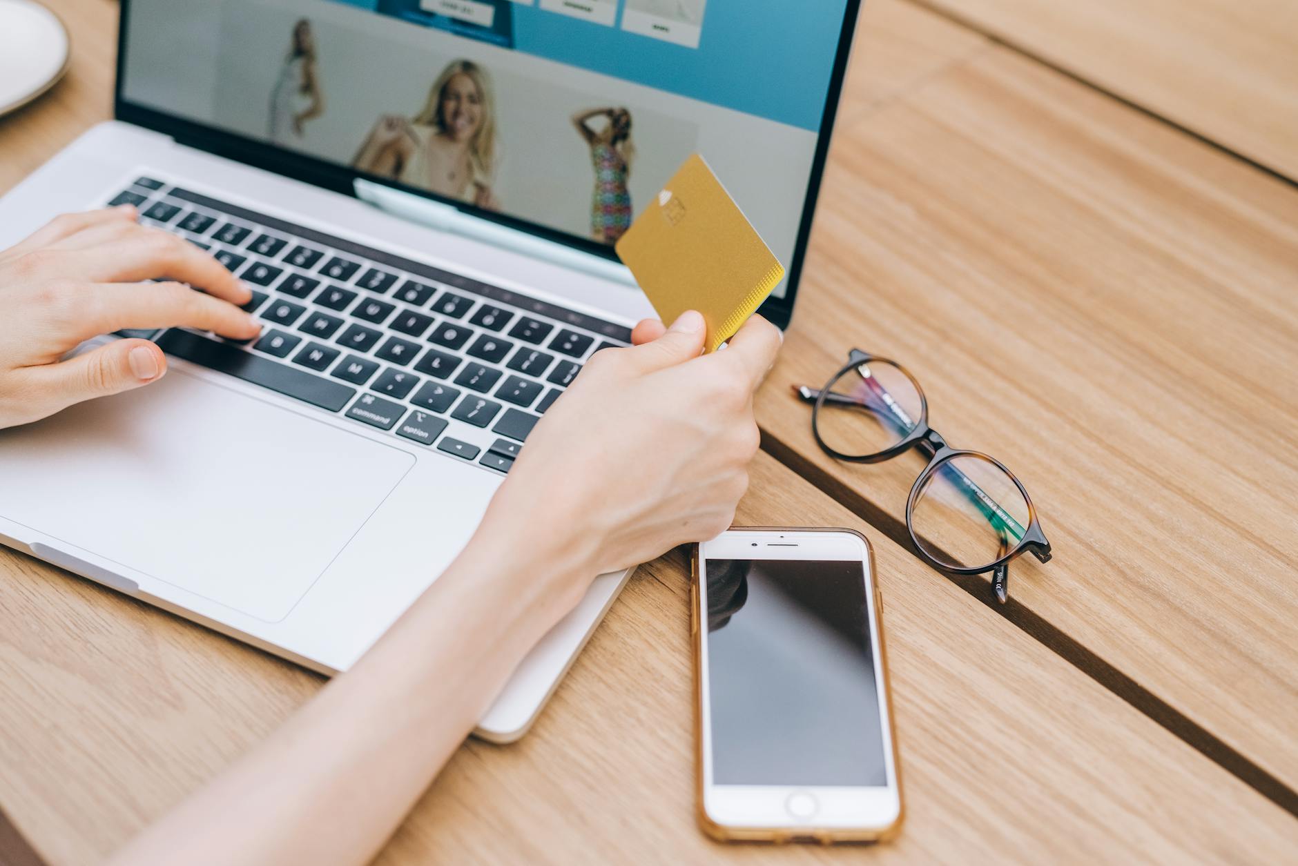 How to Use Price-Tracking Tools to Save