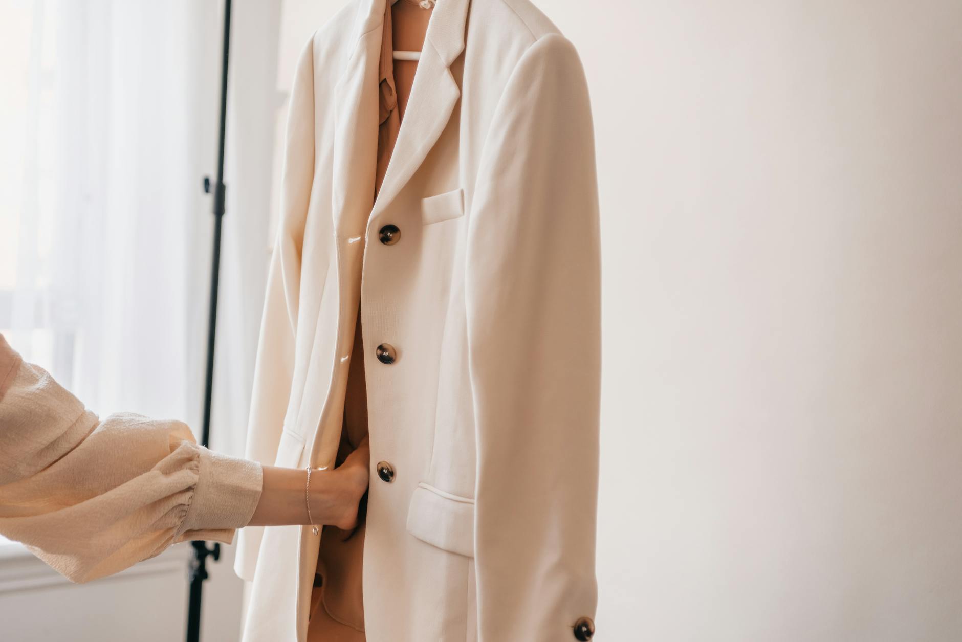Trendy vs Timeless: When Each One Is Worth It